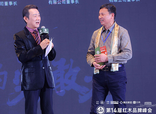 逐光前行，滿載榮耀 | 喜迎紅紅木接受央視主持人采訪
